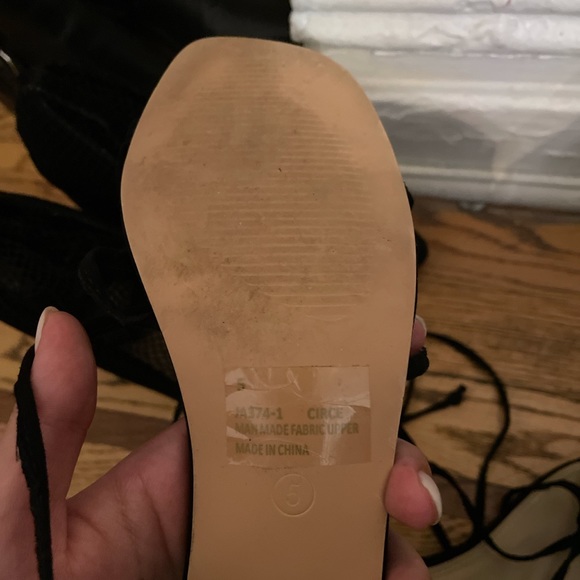 Black strapy sandals/ heels - Picture 4 of 4